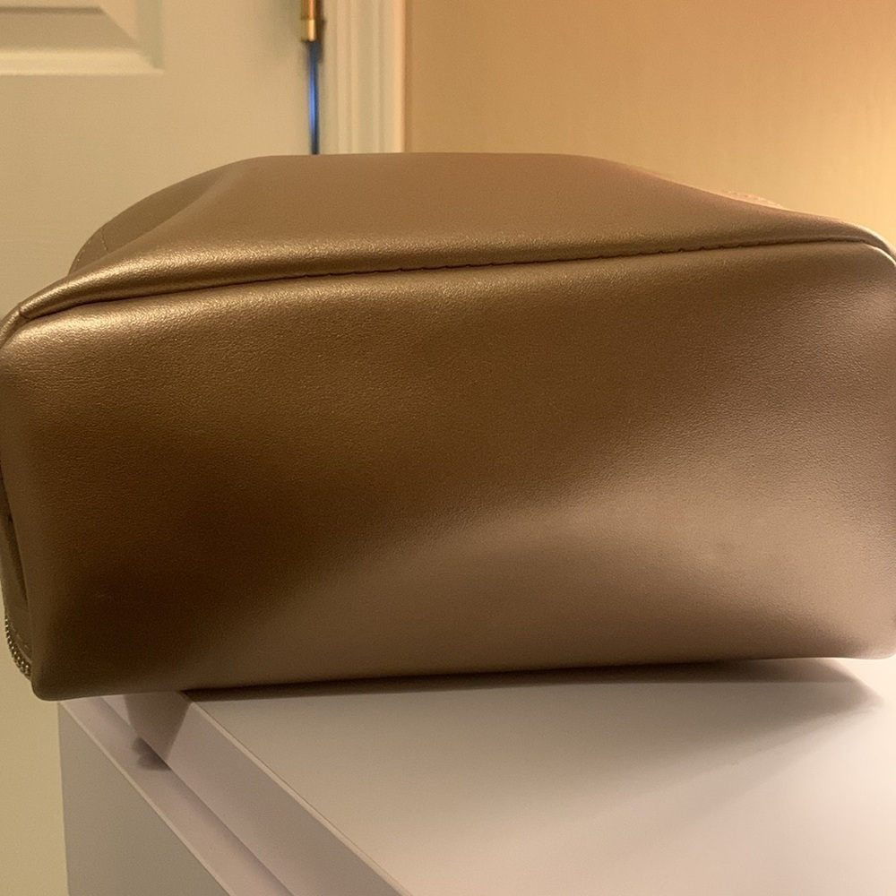 NEW Bloomingdale’s Rose Gold Zip Beauty Pouch - Picture 7 of 7